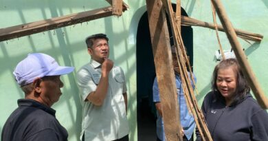 Akibat Bencana Alam, Hengky Anggota DPRD Fraksi PKS Tinjau Rumah Warga yang Roboh Akibat Bencana Alam, Hengky Anggota DPRD Fraksi PKS Tinjau Rumah Warga yang Roboh