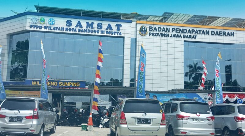 Masyarakat Minta Petugas Lama Diganti, Pelayanan Samsat Bandung Timur Mengecewakan, Masyarakat Minta Petugas Lama Diganti, Pelayanan Samsat Bandung Timur Mengecewakan,